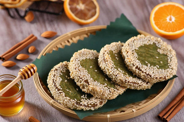 The Art of Crispy Fried Taro Pastries